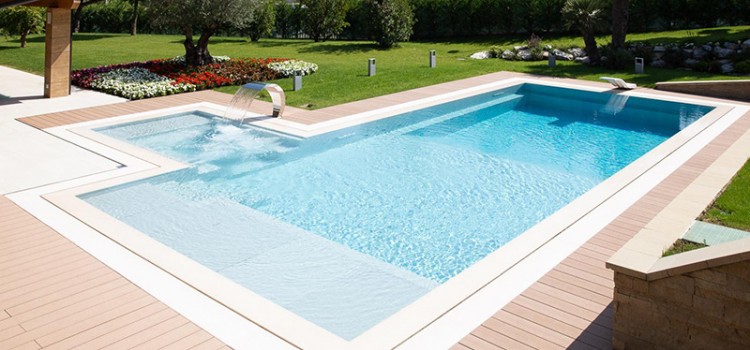 Piscine interrate, a sfioro, semi interrate e fuori terra: Un’oasi di lusso nella tua casa